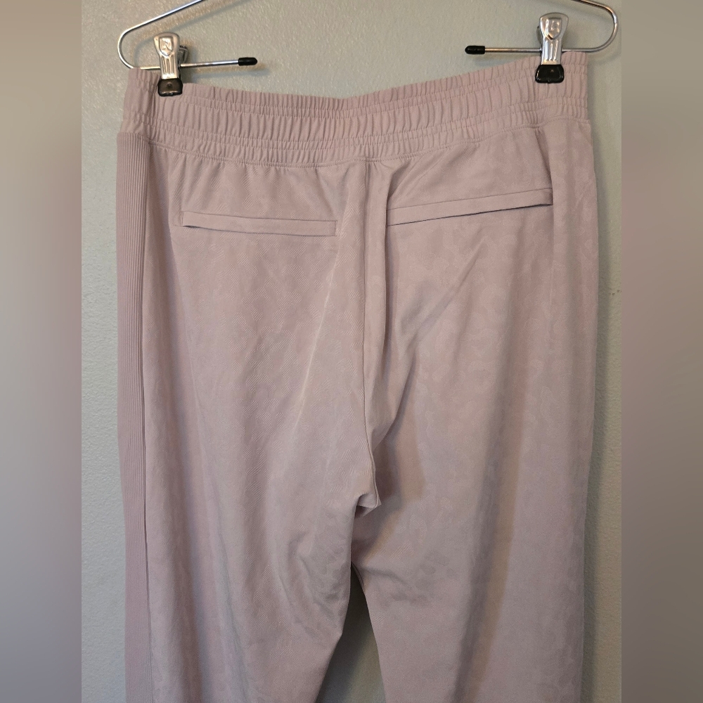 Athleta | Beige Leopard Brooklyn Textured Athletic Jogger Pants Size 6 - Picture 7 of 13